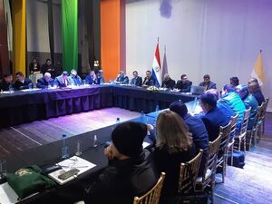Cardenal se reunió con jefes comunales en el teatro de Fernando de la Mora - Nacionales - ABC Color