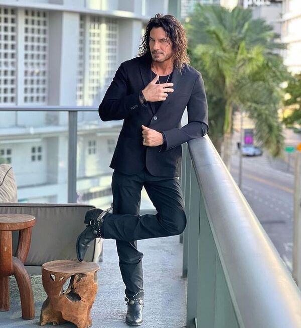 Mario Cimarro reveló el sexo de su primer hijo, el día de su cumpleaños número 51 - Gente - ABC Color