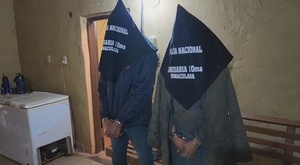Aprehenden a dos hombres tras robar un celular de una farmacia