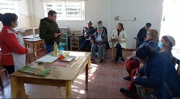 Adultos mayores de Pilar reciben capacitación sobre hipertensión y diabetes - Nacionales - ABC Color