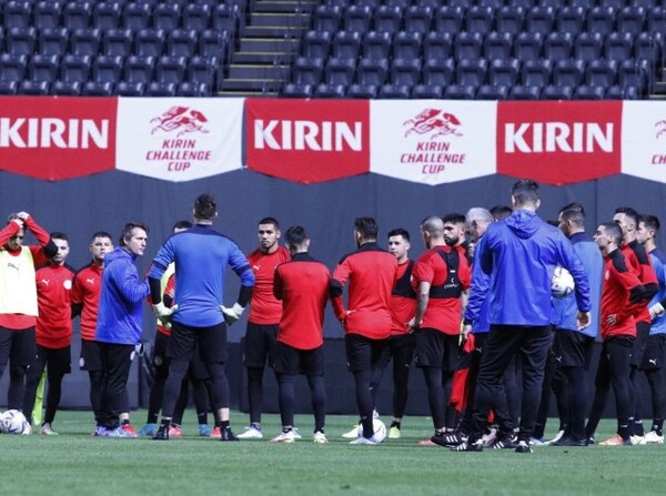 Paraguay visita a Japón en el Sapporo Dome Stadium - APF