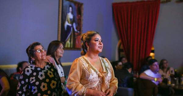 La Nación / “La noche dorada” de la cantante Fátima Román