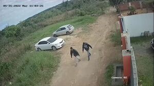 Capiatá: “Aprietan” a una joven que logró zafar de su agresor - Policiales - ABC Color