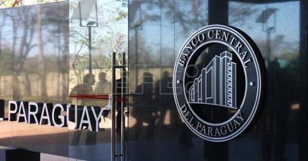 La Nación / El guaraní es la moneda que menos valor pierde, señalan