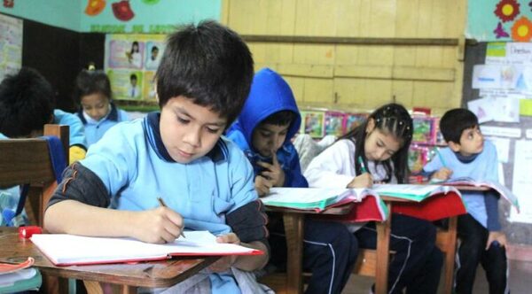 MEC y Salud definen hoy si se adelantan las vacaciones de invierno - Noticiero Paraguay