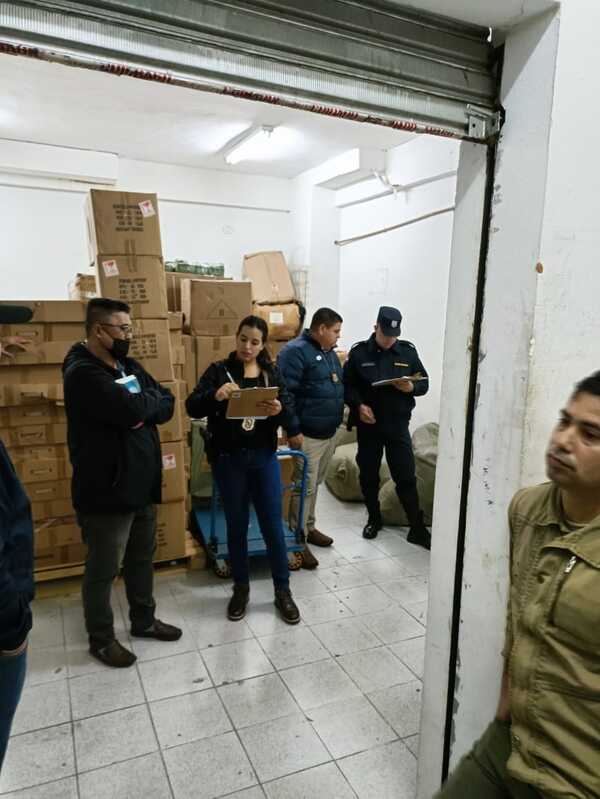 Investigan misteriosa desaparición de 3.600 prendas de vestir de un depósito - La Clave