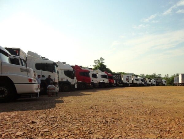 Conflicto en Brasil perjudica a la exportación agrícola paraguaya en la frontera · Radio Monumental 1080 AM