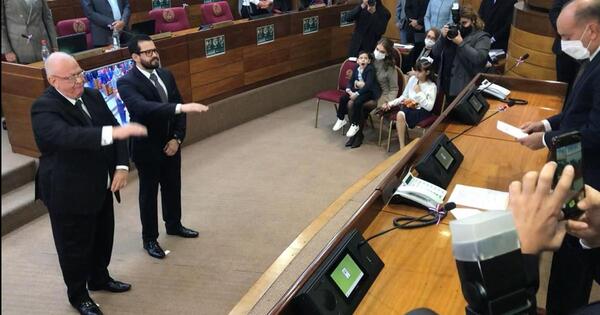Senado presta juramento a César Rossel y Jorge Bogarín como nuevos ministros del TSJE