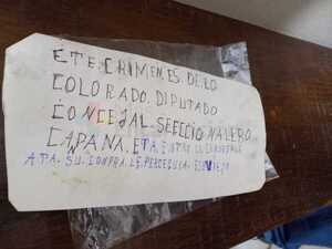 Policía indaga sobre nota hallada frente a radio de la familia Acevedo
