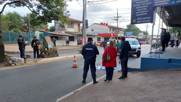 Perdió el equilibrio al costado de la ruta y murió arrollado