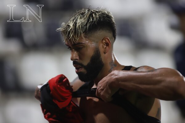 Otra dura sanción para Alexander Barboza