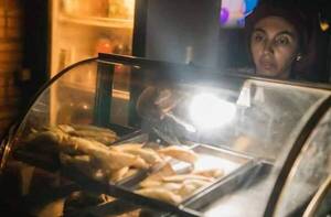 Crónica / Empanada a 500'i: El copetín que piensa en el bolsillo del cliente