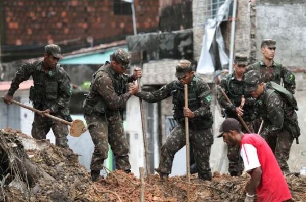 Ascendieron a 120 los muertos por las lluvias en Brasil - La Clave