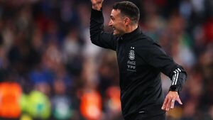 Scaloni, el hombre récord que transformó las críticas en elogios