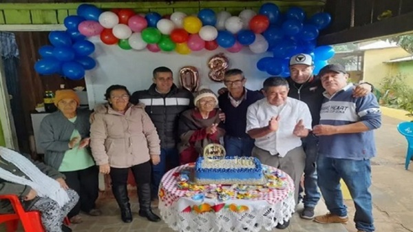 Festejó sus 108 añitos con cervecita en mano - PARAGUAYPE.COM