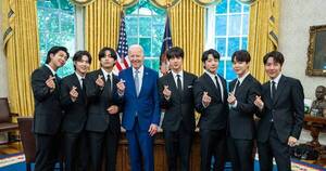 La Nación / Joe Biden recibió al grupo BTS en la casa Blanca
