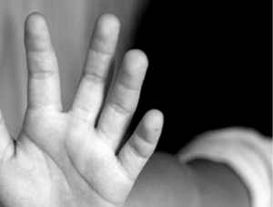 Docente que supuestamente abusó de 8 niñas sigue prófugo · Radio Monumental 1080 AM
