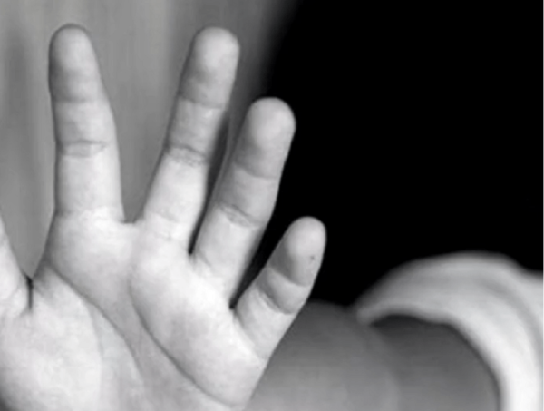 Docente que supuestamente abusó de 8 niñas sigue prófugo · Radio Monumental 1080 AM