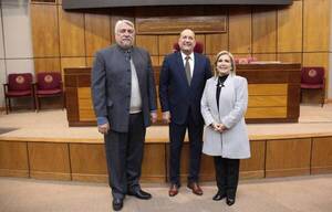 Crónica / “Cachito” Salomón hace rekutú como presi del Senado mediante pacto Abdo-izquierda