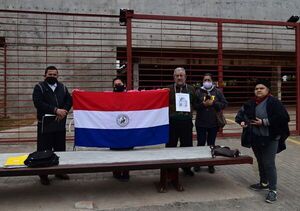 Tragedia del Ycuá Bolaños: Siguen las lágrimas y culpan a la Justicia por cerrarles las puertas   - Nacionales - ABC Color