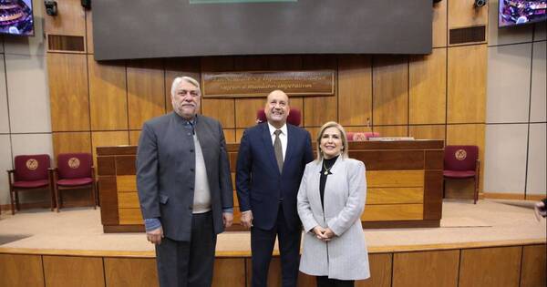 La Nación / Pacto abdoluguista reeligió a Óscar Salomón como presidente del Congreso