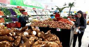 La Nación / “La gente intenta escapar de la inflación”, afirma analista económico