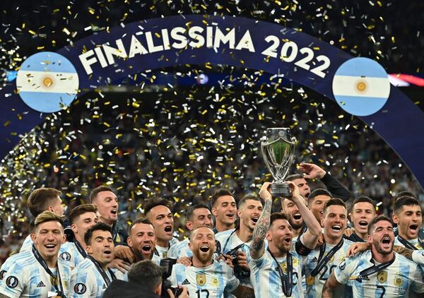 UEFA y Conmebol acuerdan nuevas “Finalissimas” - Fútbol - ABC Color