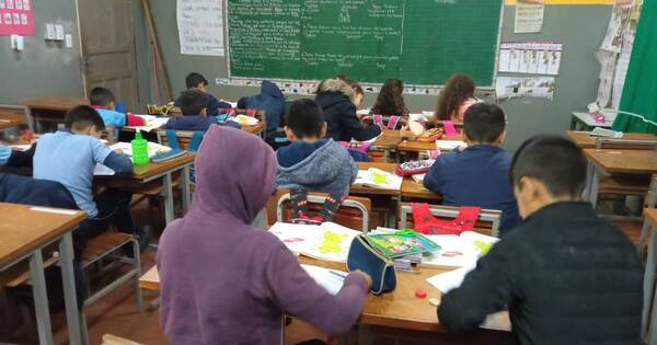 La Nación / Padres de instituciones privadas están en contra de volver a clases virtuales