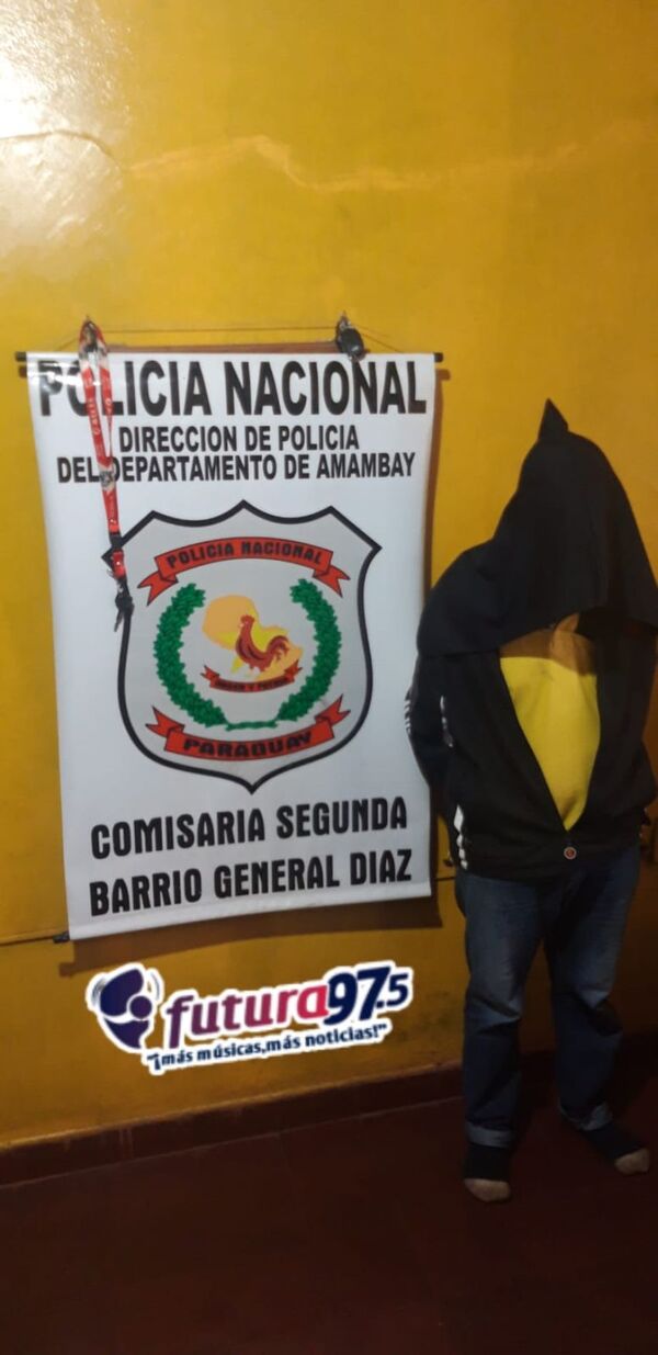 Robó cuchillo y cuchara de un local comercial