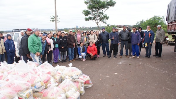 Gobierno inició la entrega de kits de víveres a pescadores de Itapúa - .::Agencia IP::.