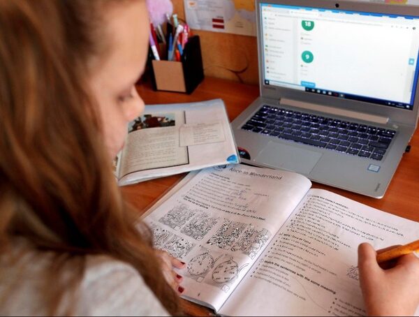 Virtualidad es más perjudicial en niños pequeños, según neuropsicóloga · Radio Monumental 1080 AM