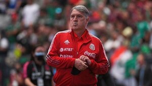 Afición mexicana abuchea y pide la salida del 'Tata' tras goleada ante Uruguay