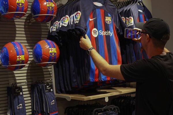 La nueva camiseta del Barça se inspira en la Barcelona olímpica - Fútbol Internacional - ABC Color