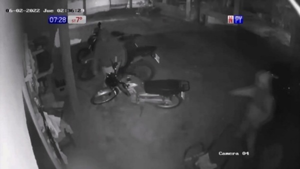 Encapuchados intentan robar una moto en Luque - PARAGUAYPE.COM