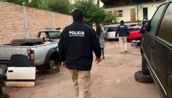 Allanan taller mecánico donde adulteraban los chasis de vehículos - Policiales - ABC Color