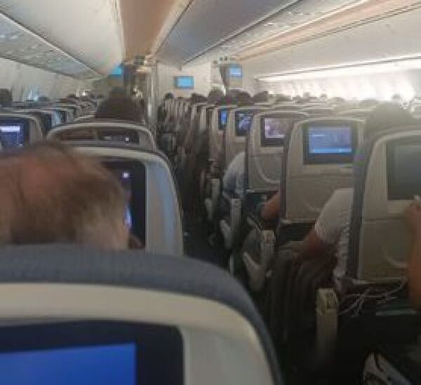 Desvían vuelo de Madrid - Asunción por muerte de un pasajero
