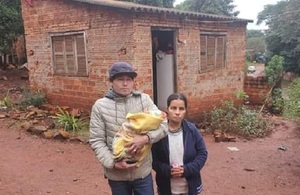 Mujer denuncia que dio a luz a mellizos pero que en hospital solo le entregaron un bebé