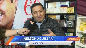 El escritor Nelson Aguilera celebra la edición sesenta de sus libros.