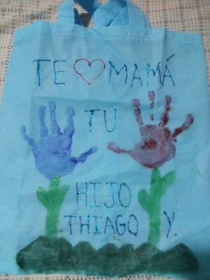 Crónica / Hijo de desaparecida la espera con el regalo por el día de las madres