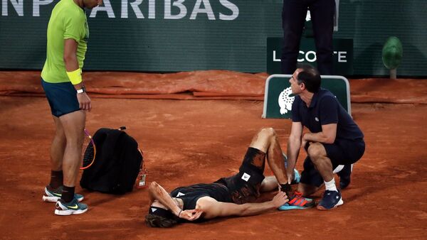 Zverev se lesiona y abandona la semifinal