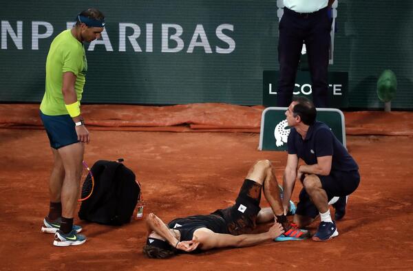 Nadal accede a su decimocuarta final en París tras el abandono de Zverev - El Independiente