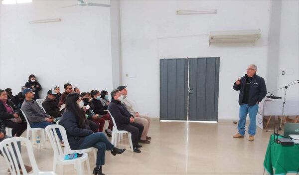 Capacitan a agricultores para fortalecer la producción de arroz en Yaguarón - Nacionales - ABC Color