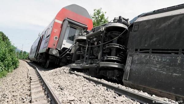 Cuatro muertos en un descarrilamiento de tren en Alemania