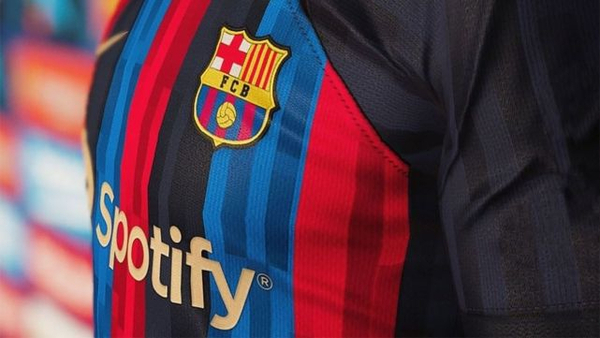 Presentaron la nueva camiseta del Barcelona