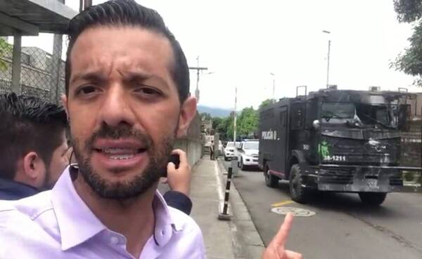 Crónica / [VÍDEO] En feroz tanqueta y con fuerte custodia policial trasladan a asesinos del fiscal Pecci