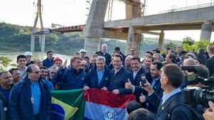 En compañía de Bolsonaro, Abdo Benítez vuelve a citar a Stroessner durante discurso  - Política - ABC Color