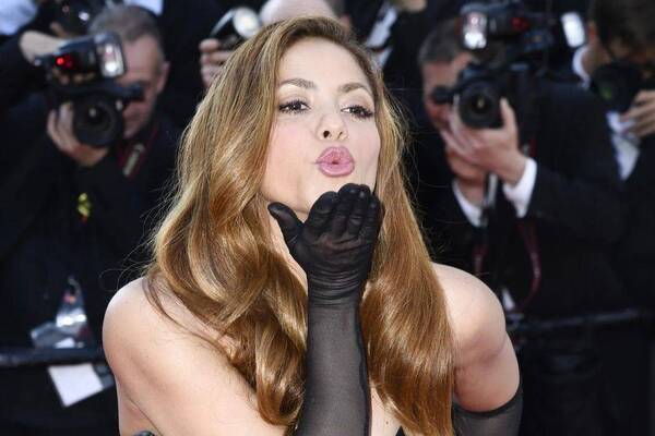 Crónica / Igual que Lady Di: el vestido de la “venganza” que usó Shakira