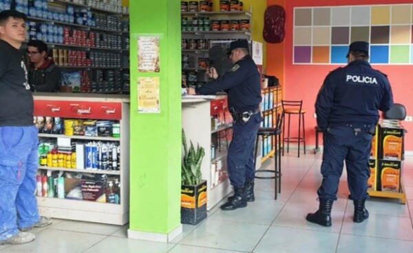 Roban dinero y celular en asalto a local comercial frente al Mercado