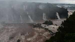 Las Cataratas del Iguazú registran récord de agua