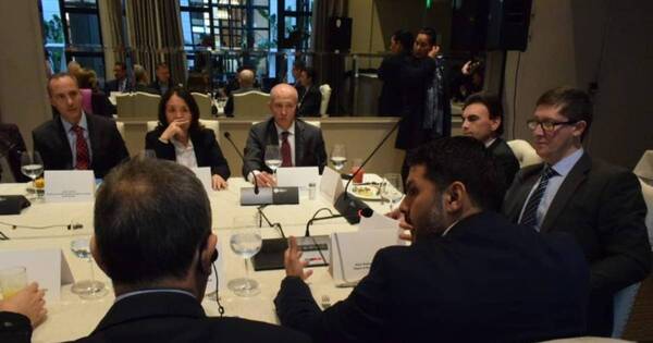La Nación / Intendente de Asunción se reunió con miembros del Banco Mundial y abordó proyecto de los bañados